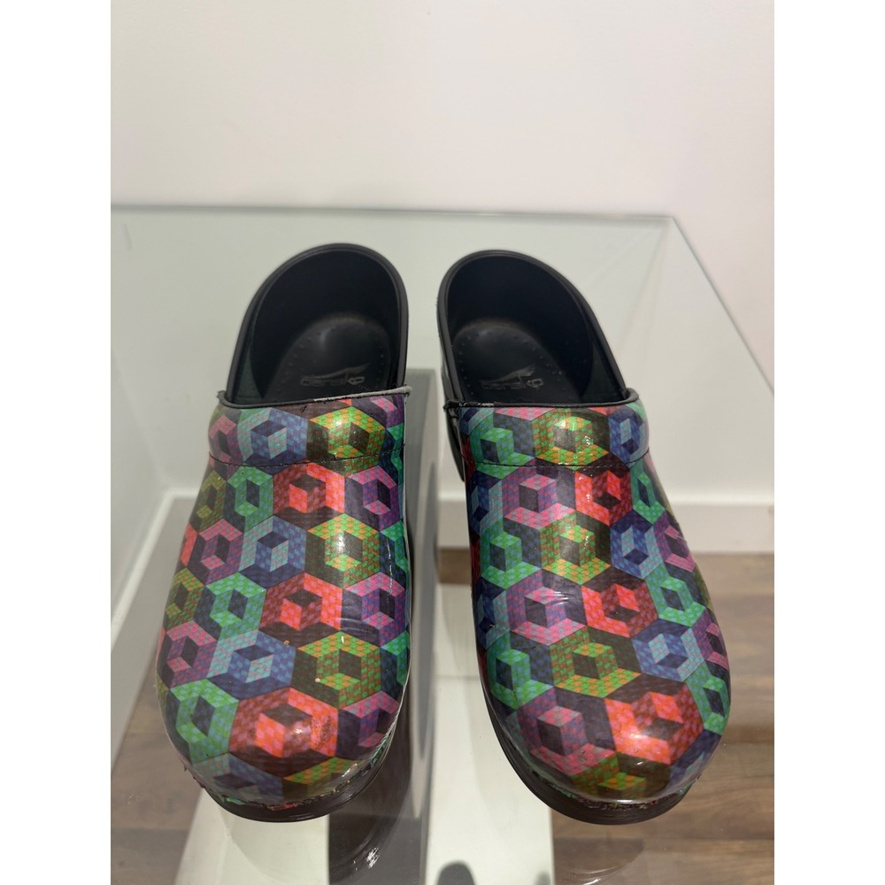 Dansko Professional Clogs 38 Womens Multi Color Geometric 3D Cube Patent Leather